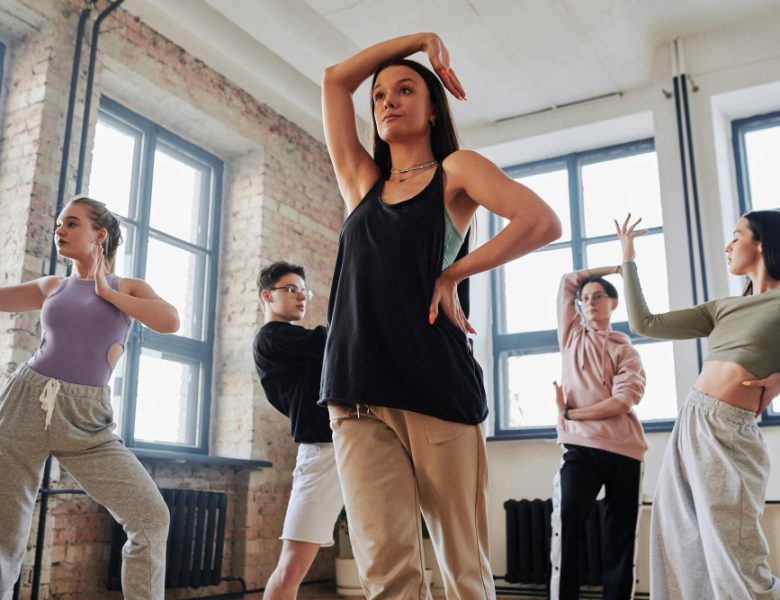 Scopri la Danza Moderna a Sanremo alla Scuola Città dei Fiori: Scelta Accessibile per Tutte le Età e Livelli