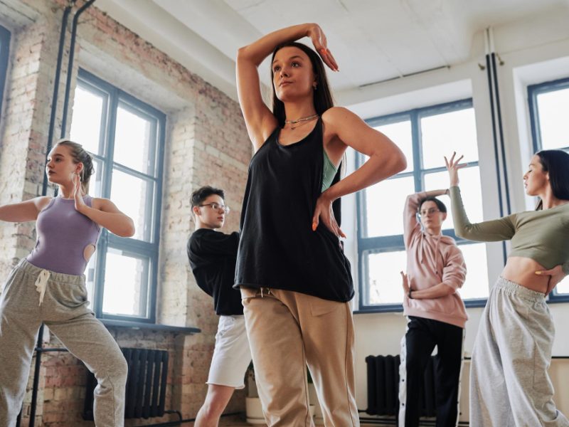 Scopri la Danza Moderna a Sanremo alla Scuola Città dei Fiori: Scelta Accessibile per Tutte le Età e Livelli