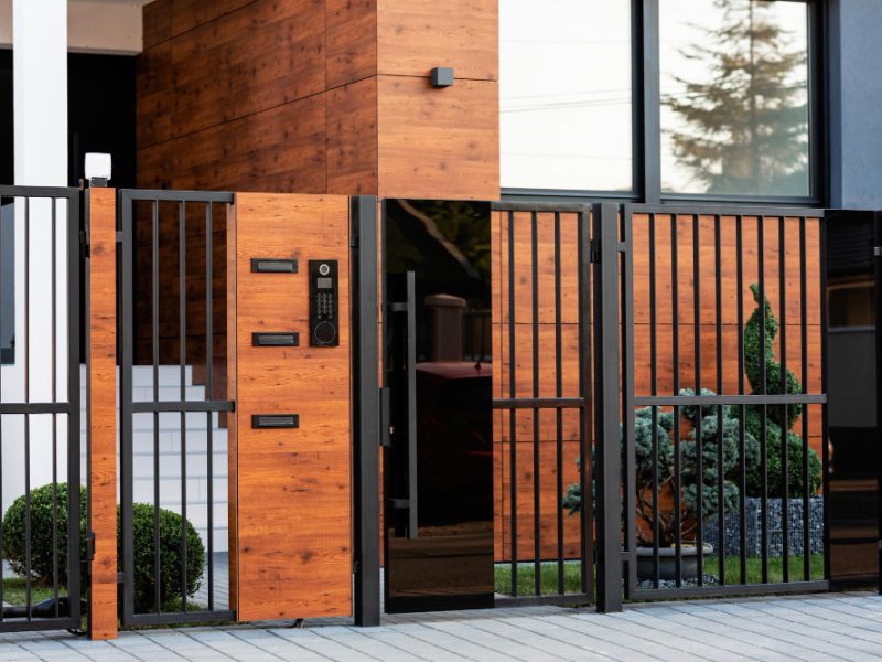 Sicurezza e comfort con i cancelletti automatici di Ires Impianti a Genzano