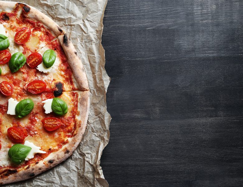 “Le Delizie di Charly 2: Pizza Napoletana e Pesce Fresco con Vista sul Mare di Falerna Marina”