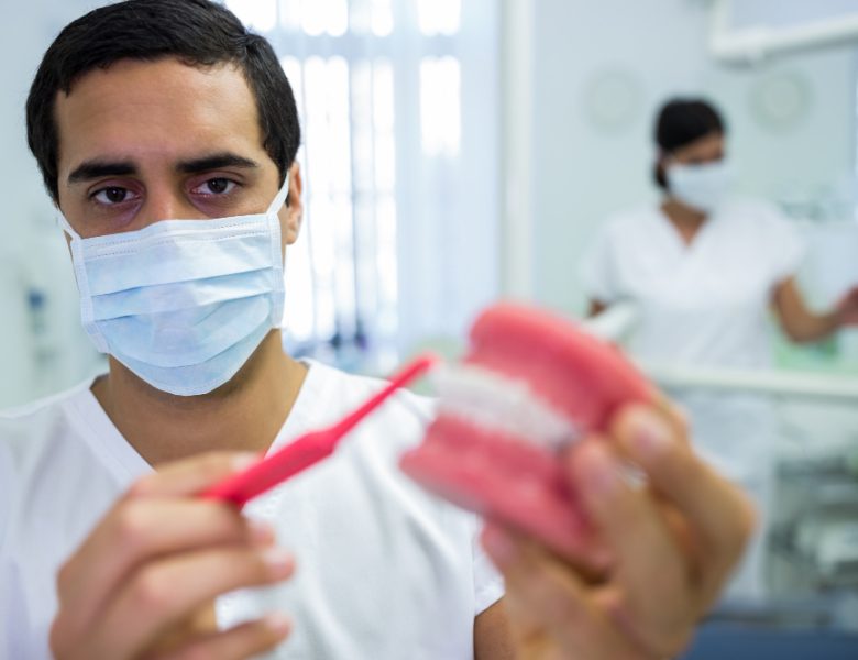Colpo di Dente a Napoli: Trova un Dentista di Emergenza in un Istante