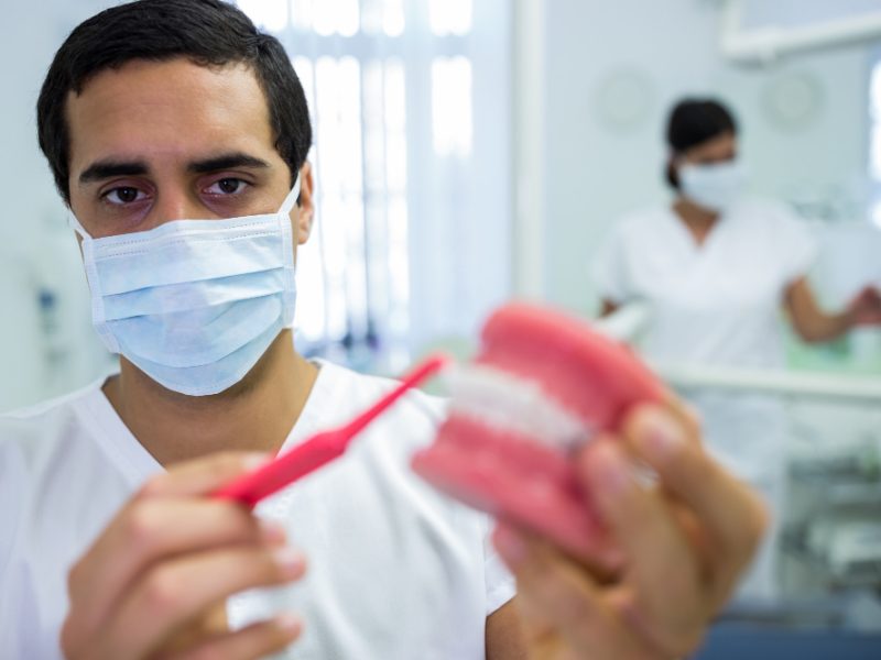 Colpo di Dente a Napoli: Trova un Dentista di Emergenza in un Istante