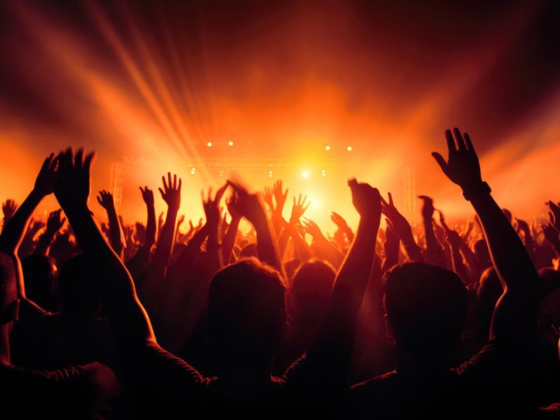 Coma Cose: Tour 2025 e Partecipazione a Sanremo